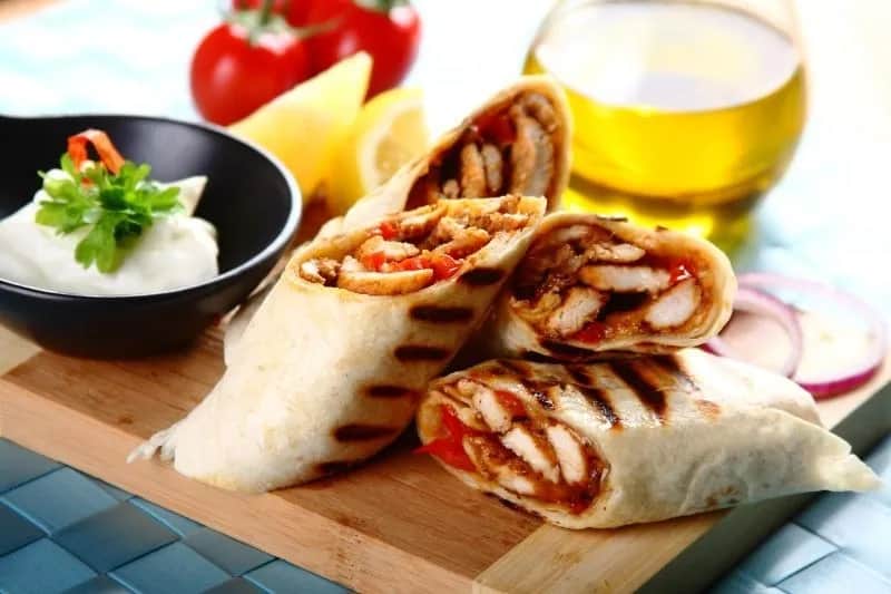 Pyszna tortilla z kurczakiem z grilla elektrycznego, którą pokochasz