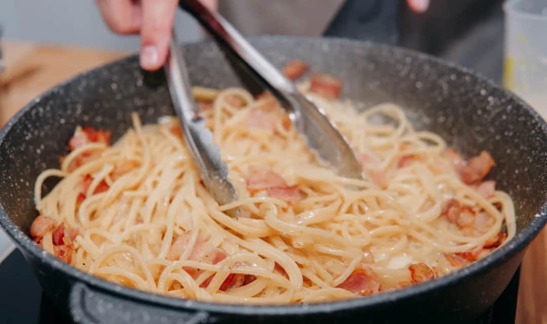 Jakie przyprawy do carbonary? Odkryj sekrety idealnego smaku