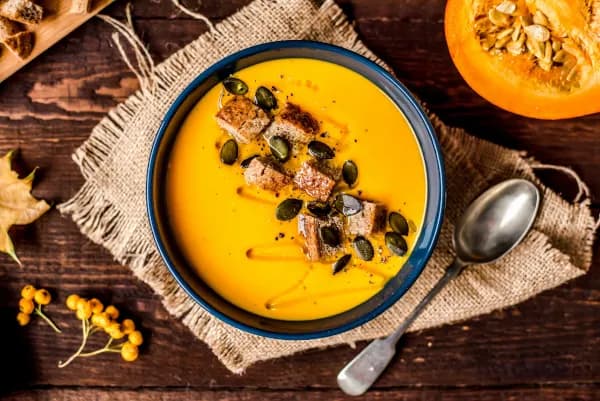 Jakie przyprawy do zupy z dyni? Odkryj smaki, które zachwycą!