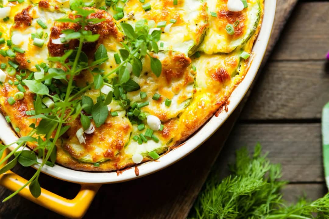 Pyszna zapiekanka z cukinią, ziemniakami i pomidorami - łatwy przepis