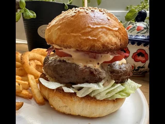 Jak zrobić burgera domowego: prosta receptura i sekrety smaku