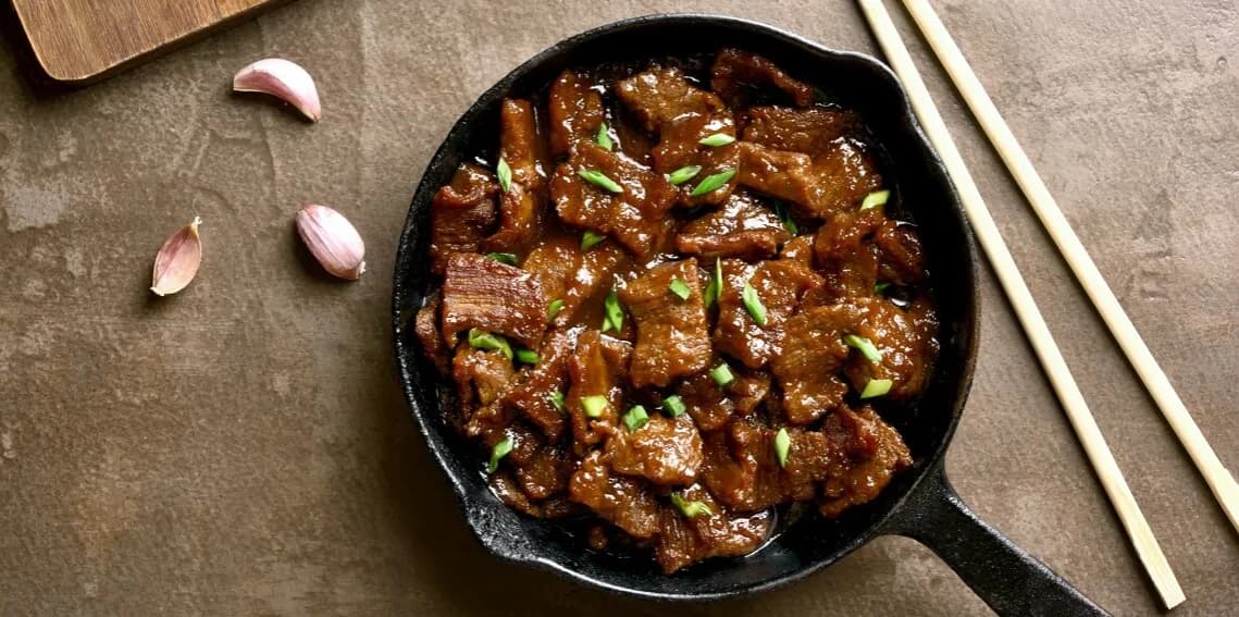 Z czym podawać wołowinę? Odkryj najlepsze dodatki do mięsa