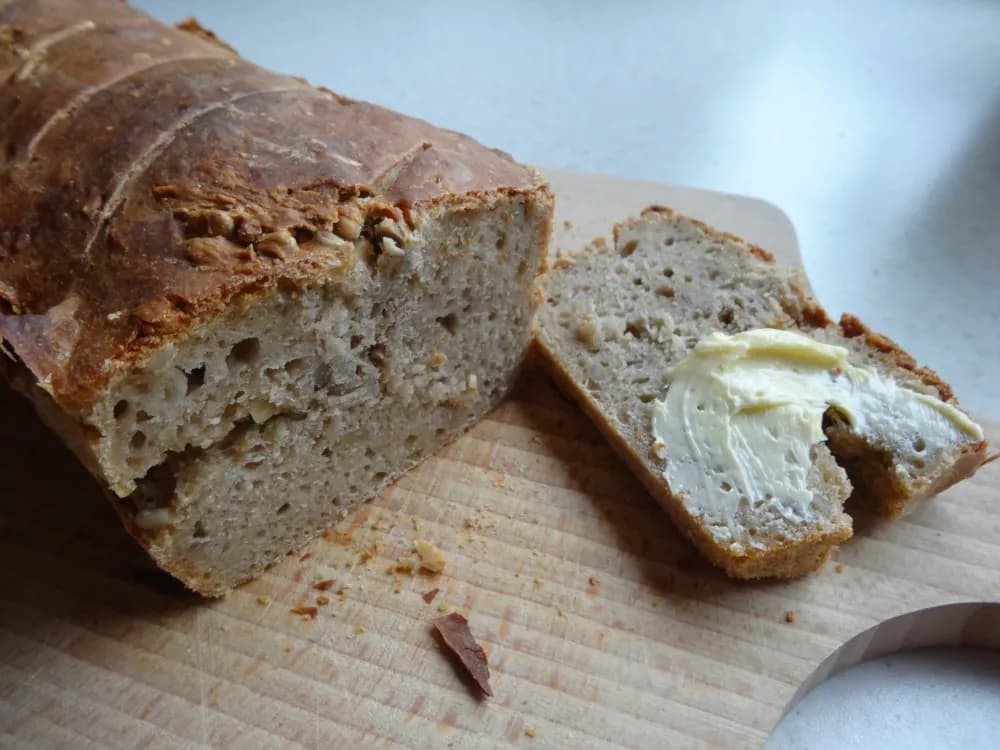 Dlaczego chleb się kruszy? Oto najczęstsze przyczyny i rozwiązania