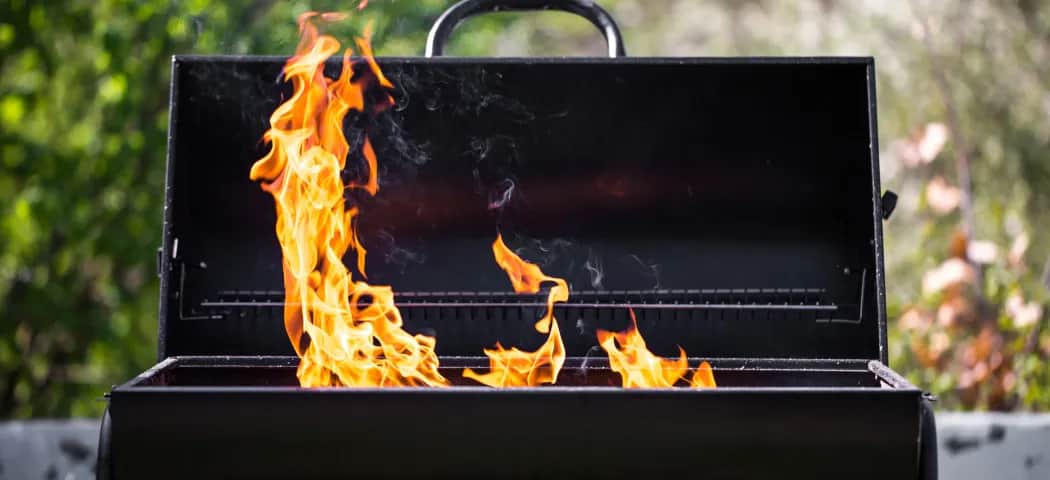 Jak rozpalić grilla z pokrywą bezpiecznie i skutecznie, unikając błędów