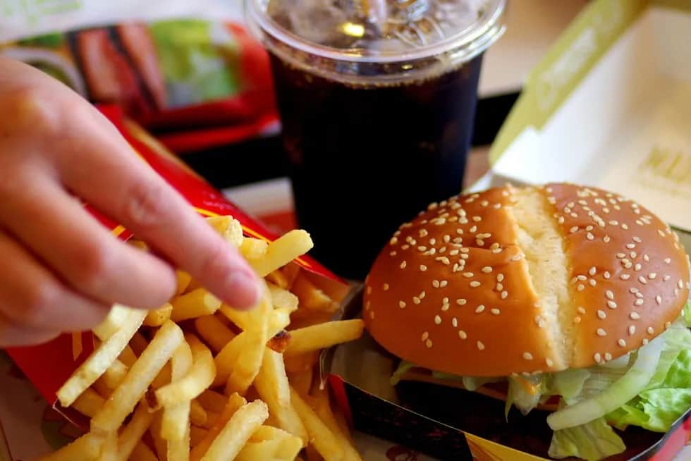 Ile kalorii ma wege burger? Zaskakujące różnice w kaloryczności!