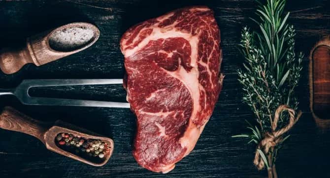Jaka wołowina na grilla: najlepsze kawałki dla soczystych steków