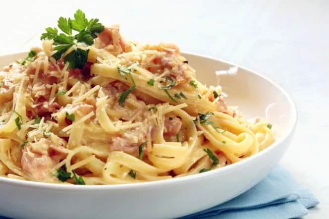 Jak zrobić spaghetti carbonara - prosty przepis, który zachwyci smakoszy Jak zrobić spaghetti carbonara - prosty przepis, który zachwyci smakoszy